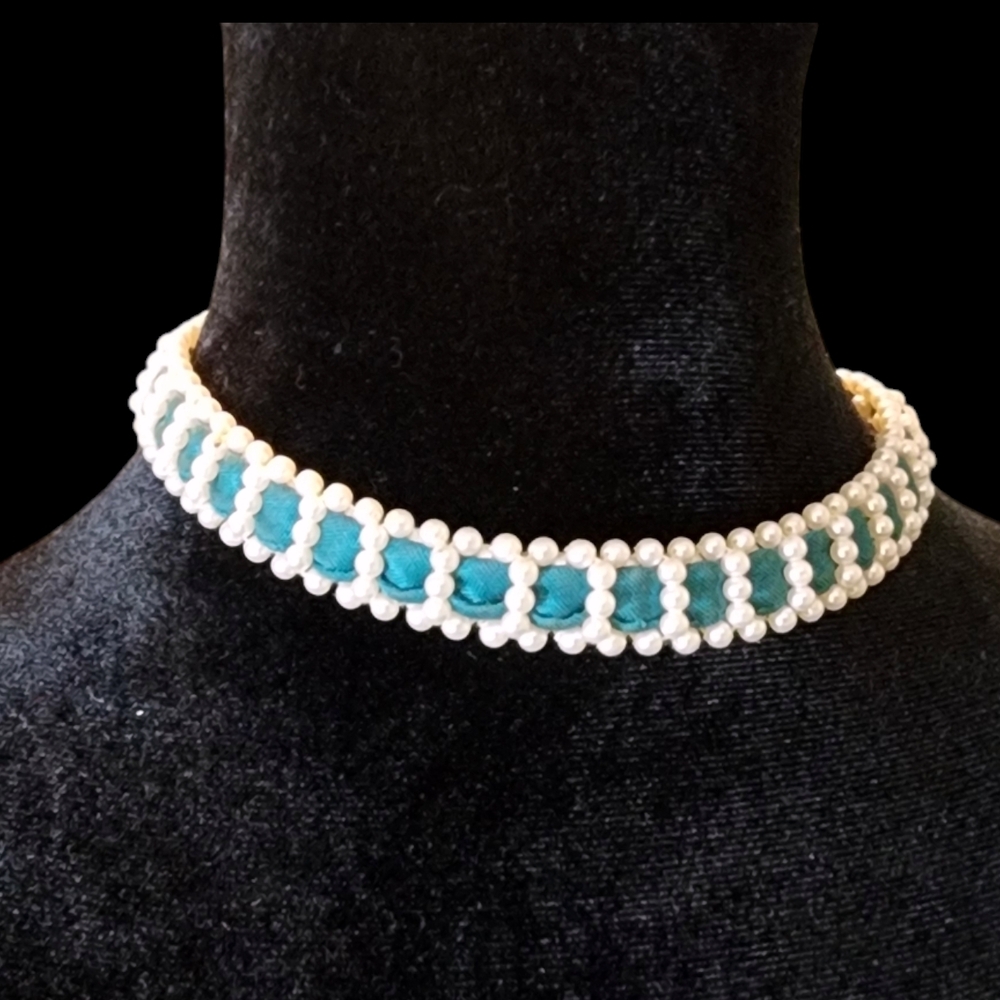 🤍Vintage 1960s Pearl Ribbon Choker - Picture 2 of 8
